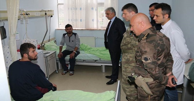 Hakkari Valisi Toprak'tan Yaralı Askerlere Ziyaret