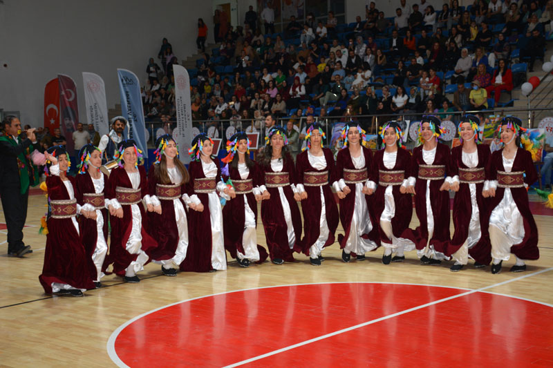Hakkari'de yıl sonu sergisi açıldı