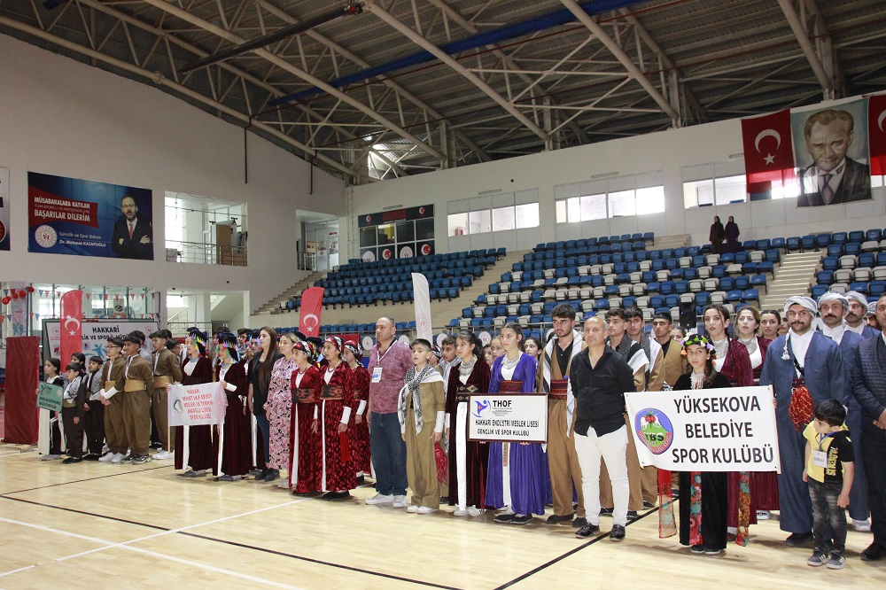 Hakkari'de 'Kulüpler Arası Halk Oyunları Yarışması' düzenlendi