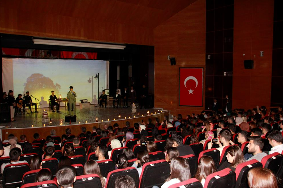 Hakkari'de öğrencilerin şiir gecesi