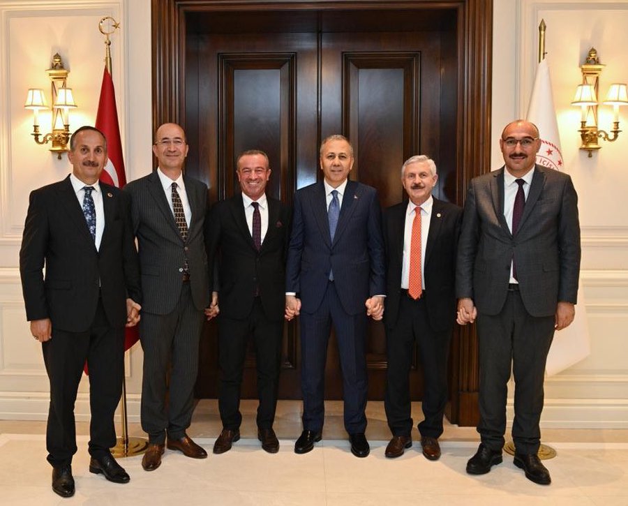 Bakan Yerlikaya'dan Hakkari heyetine teşekkür