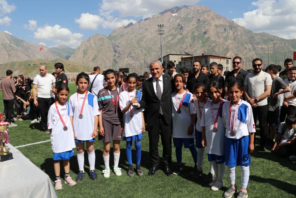 Hakkari'de ‘Sağlıklı Gelecek Sporla Gelecek' ödül töreni