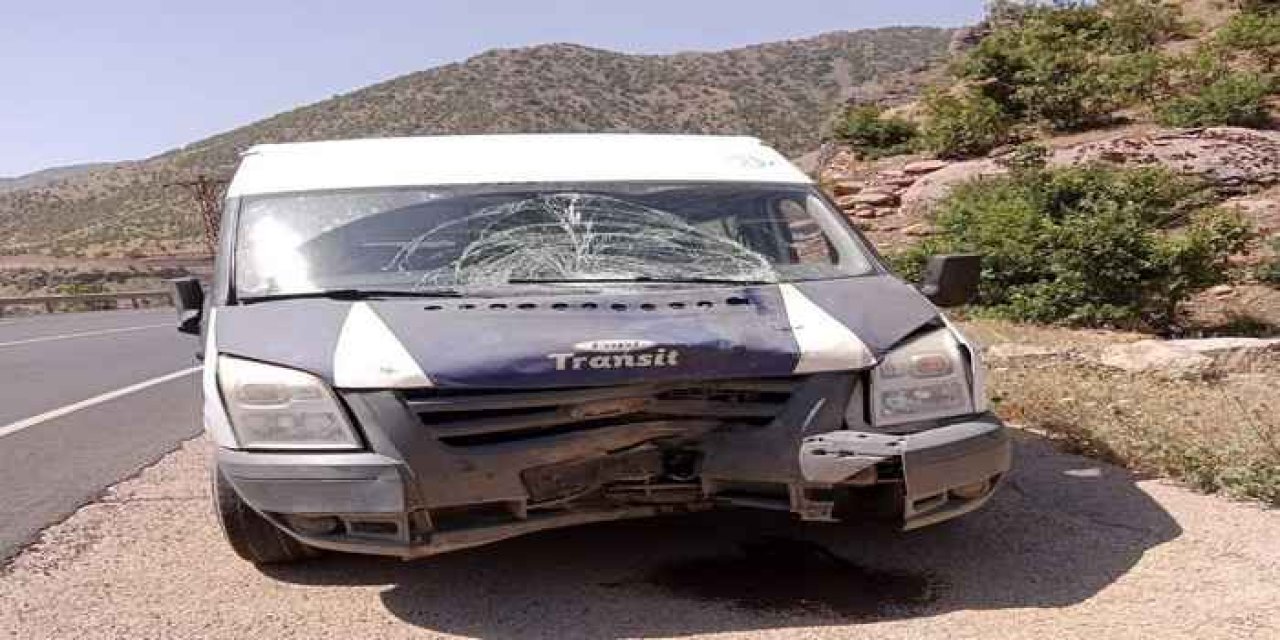Hakkari’de minibüs  ile motosiklet çarpıştı: 1 ölü