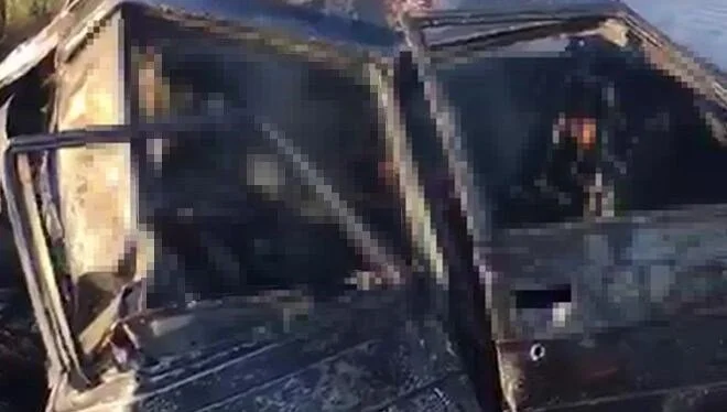 Yanan araçta can verdiler