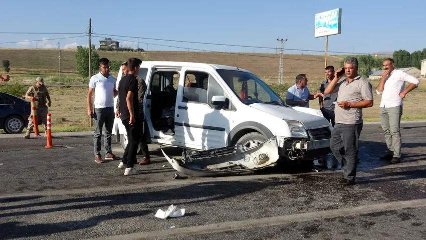 Van'da trafik kazası: 19 yaralı
