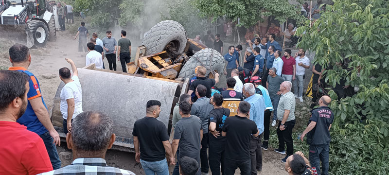 Hakkari'de bir çocuk silindirin altında kaldı