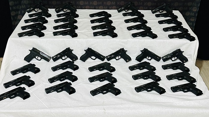 Hakkari'de 45 ruhsatsız tabanca ele geçirildi
