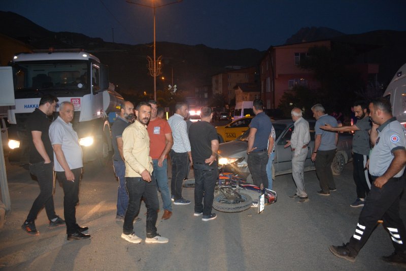 Hakkari'de otomobil ile motosiklet çarpıştı: 1 yaralı