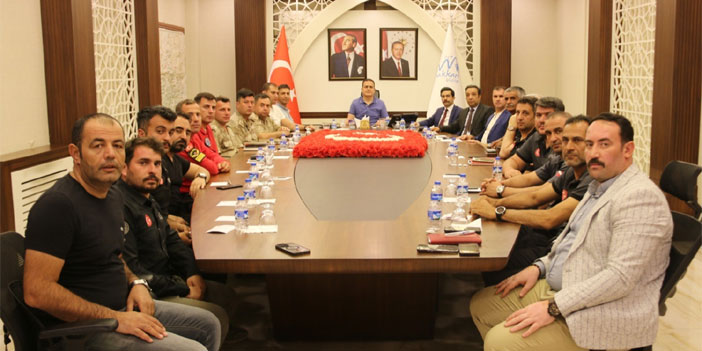 Hakkari Valiliği'nde kayıp 2 kişi için durum değerlendirme toplantısı