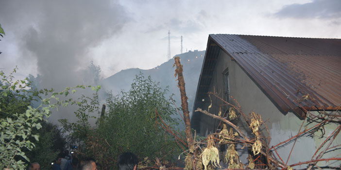 Hakkari'de korkutan yangın