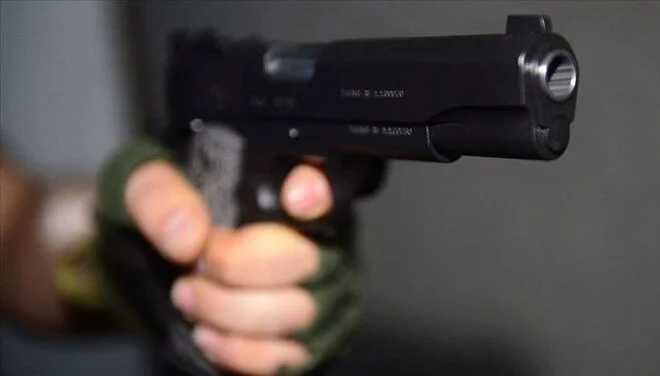 Dayılarına kurşun yağdırdı