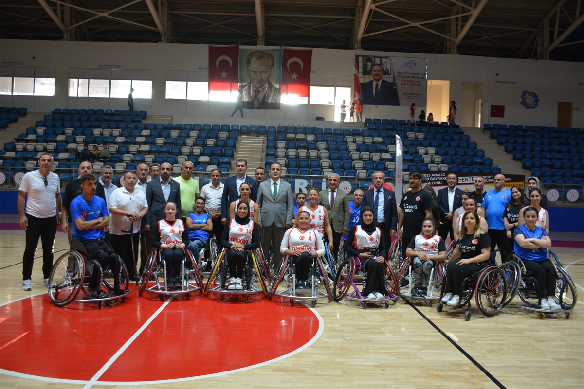 Tekerlekli Sandalye Basketbol A Milli Kadın Takımı, hazırlıklarını Hakkari'de sürdürdü