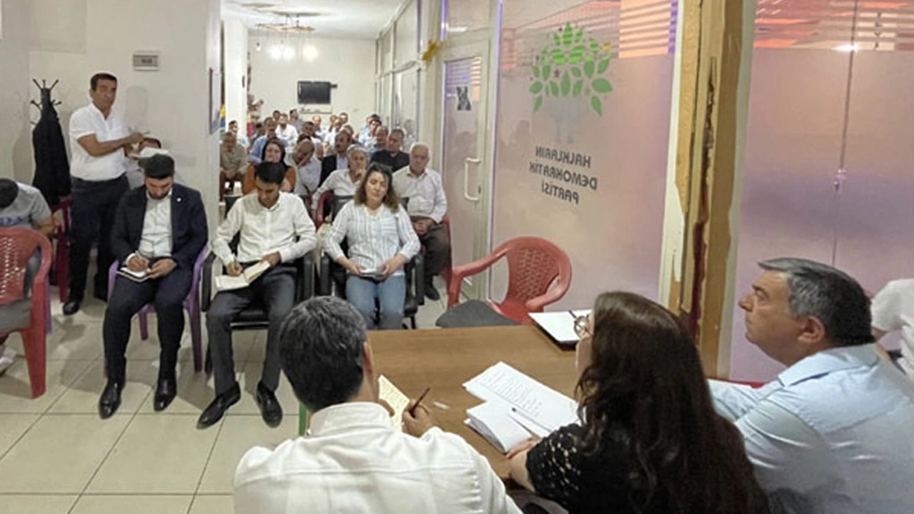 Yeşil Sol ve HDP Şemdinli'de halk toplantısı düzenledi