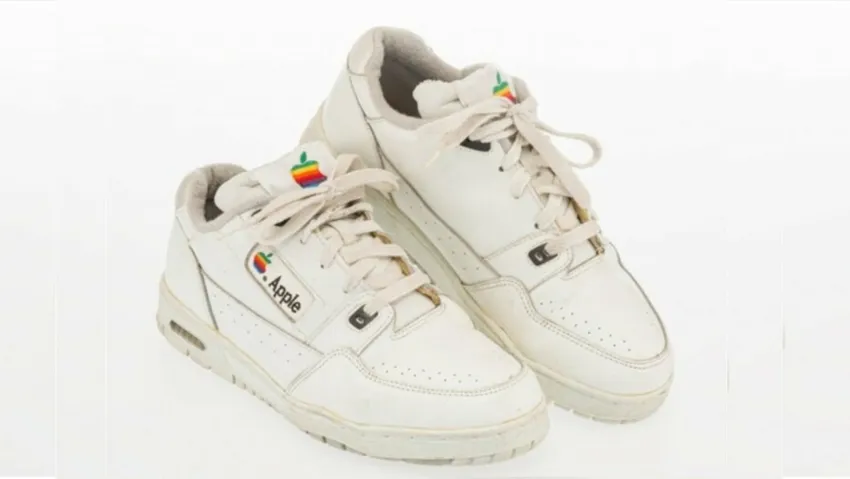 Apple marka ayakkabı 50 bin dolardan açık artırmaya çıktı