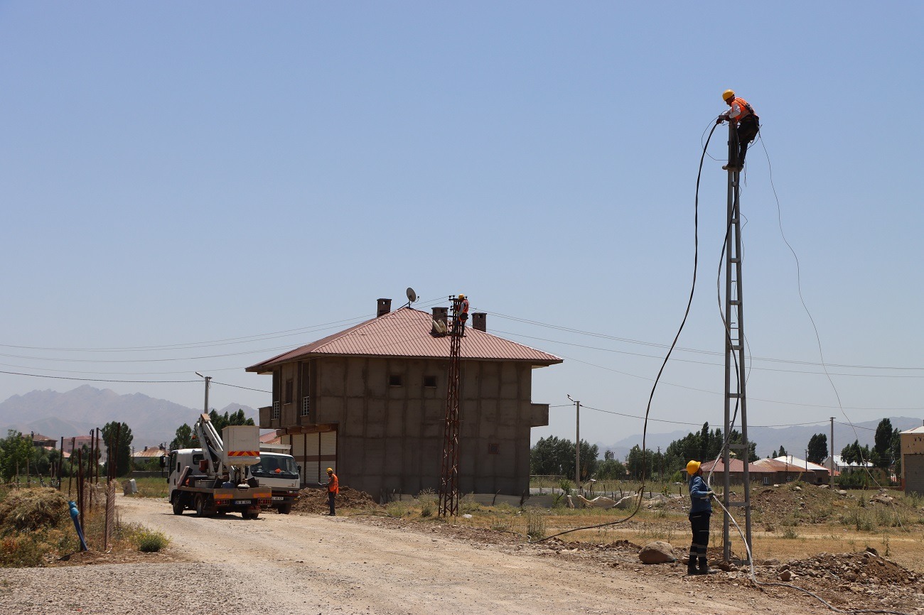 Hakkari VEDAŞ, bakım ve onarım çalışmalarını sürdürüyor