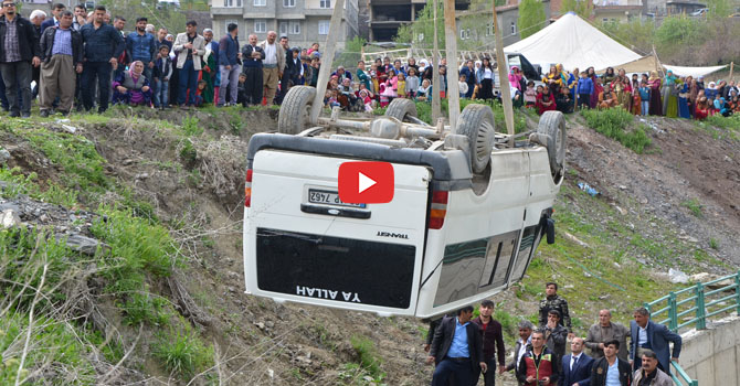 Hakkari'de Park halindeki araç dere yatağına uçtu
