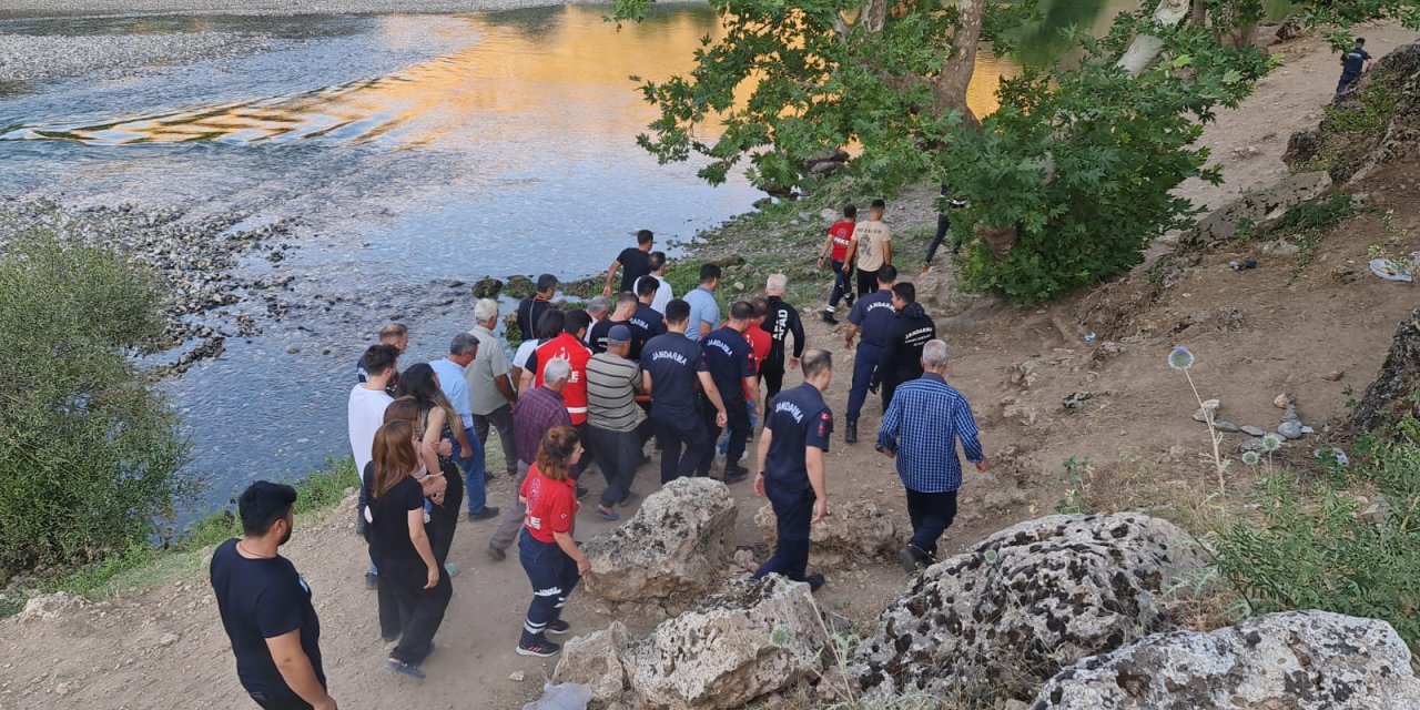 Serinlemek için girdiği Dicle Nehri’nde boğuldu