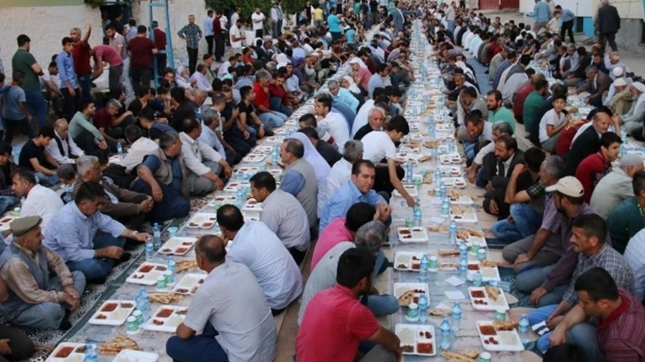 Hakkari'de bir aşiret daha taziye yemeklerini kaldırdı