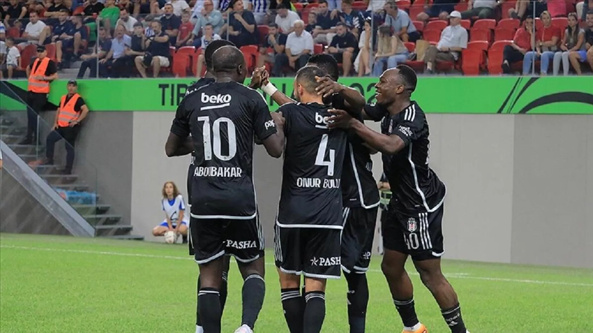 Beşiktaş 2 golle turladı