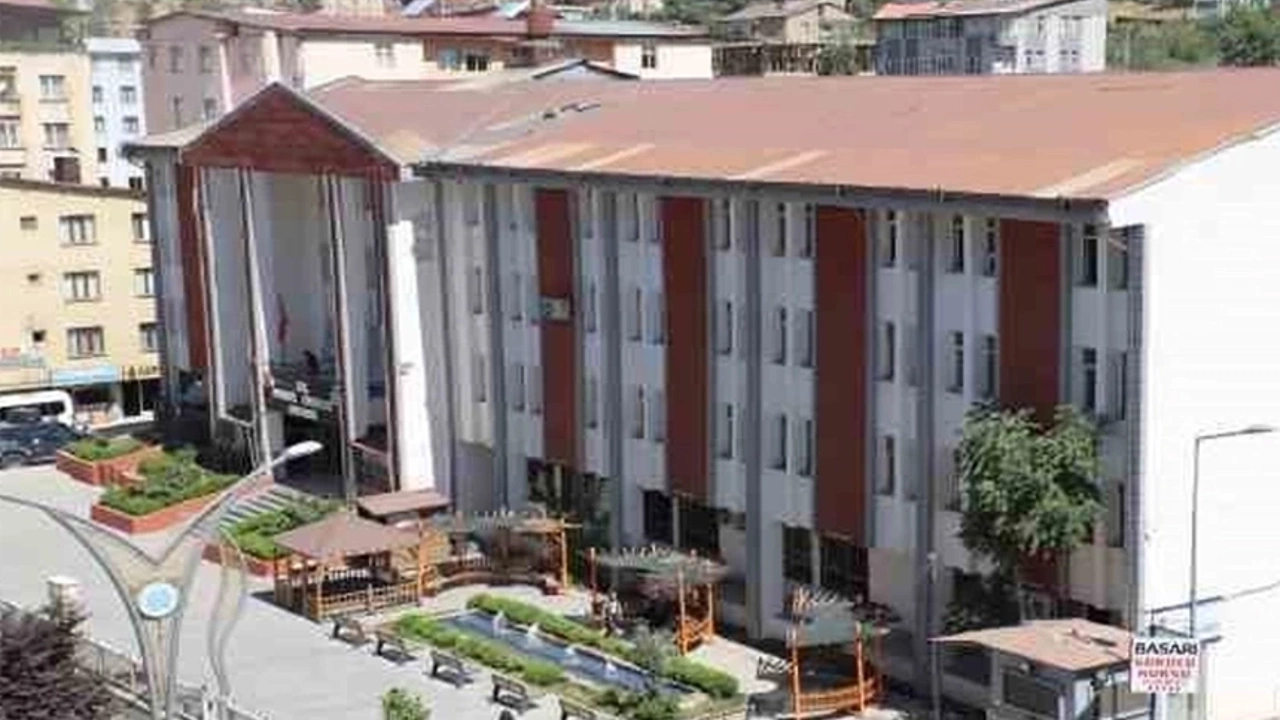 Hakkari’de depreme dayanıksız cami ibatede kapatıldı