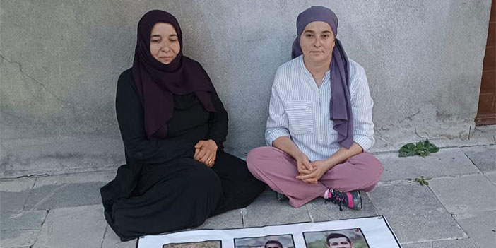 Hakkari'de öğretmenler için 'Adalet' nöbeti sürüyor