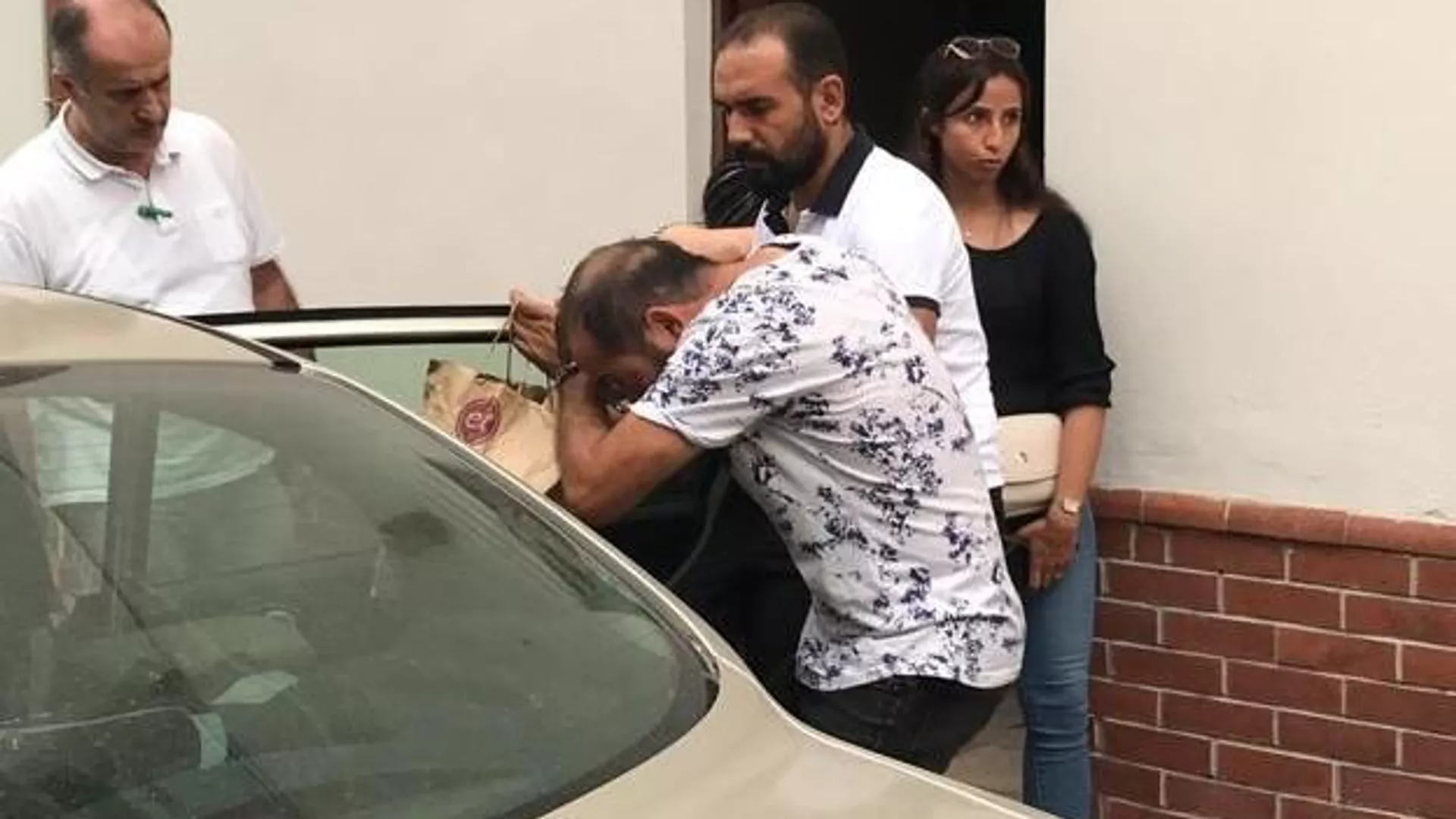 Komşusuna sattığı otomobili çaldı