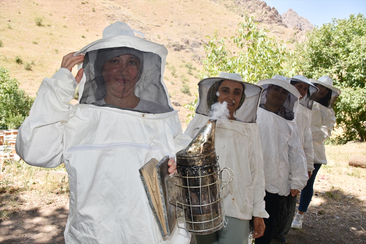 Hakkarili kadınlar, arıcılıkta söz sahibi olmak istiyor