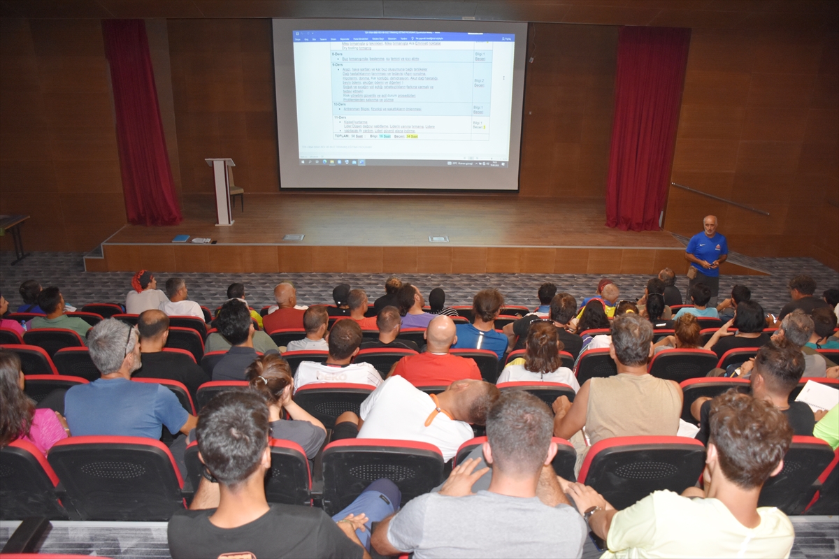Hakkari'de tırmanış eğitimi başladı