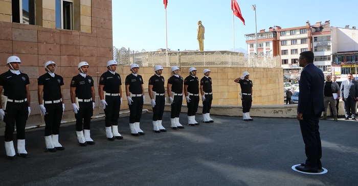 Hakkâri valisi Çelik, Görevine başladı
