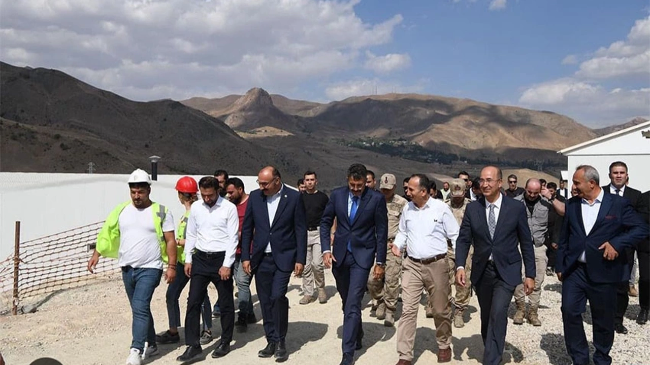 Vali Çelik: Hakkari'nin 30 yıllık çöp sorunu çözülecek