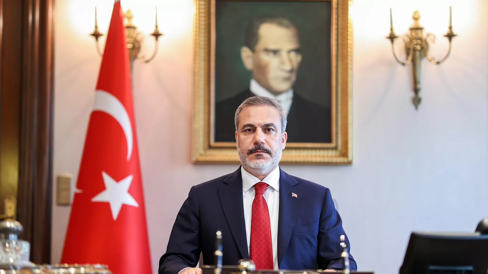 Hakan Fidan'dan YPG açıklaması: Bir an önce Suriyeli olmayanlar ülkeyi terk etmeleri gerekiyor