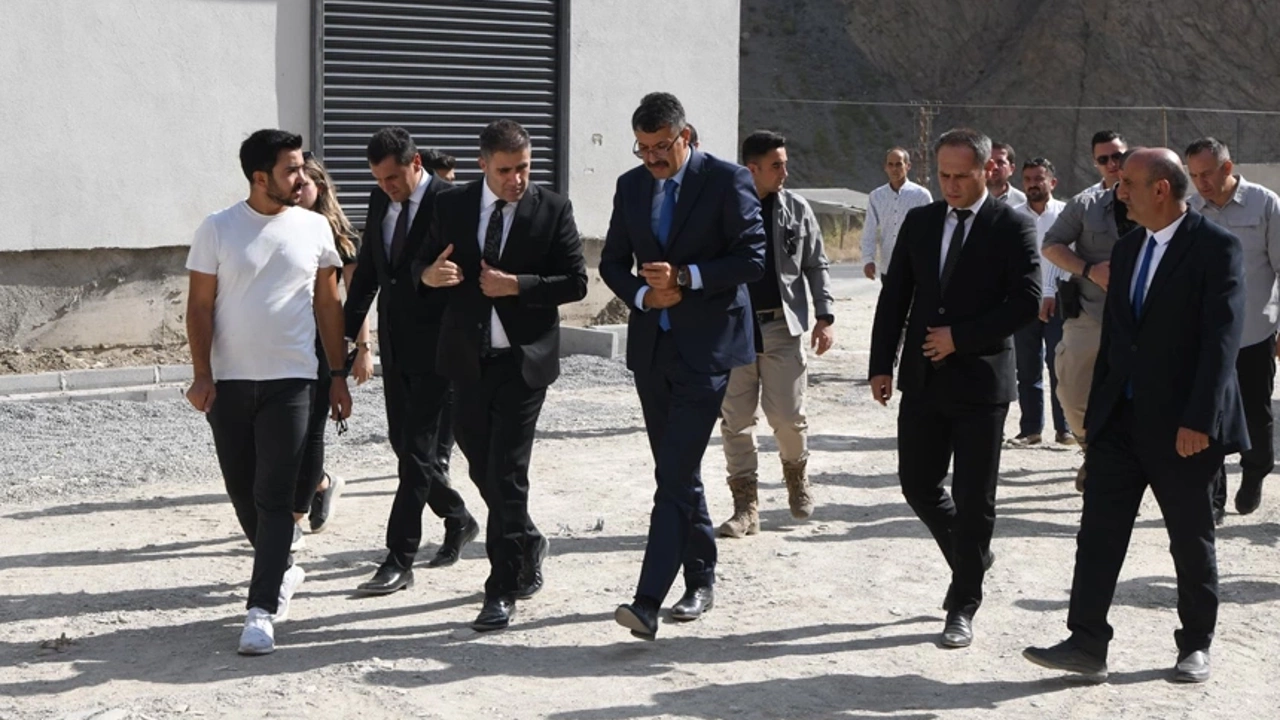 Hakkari Valisi Çelik, “Modern mezbaha inşaatında sona gelindi”