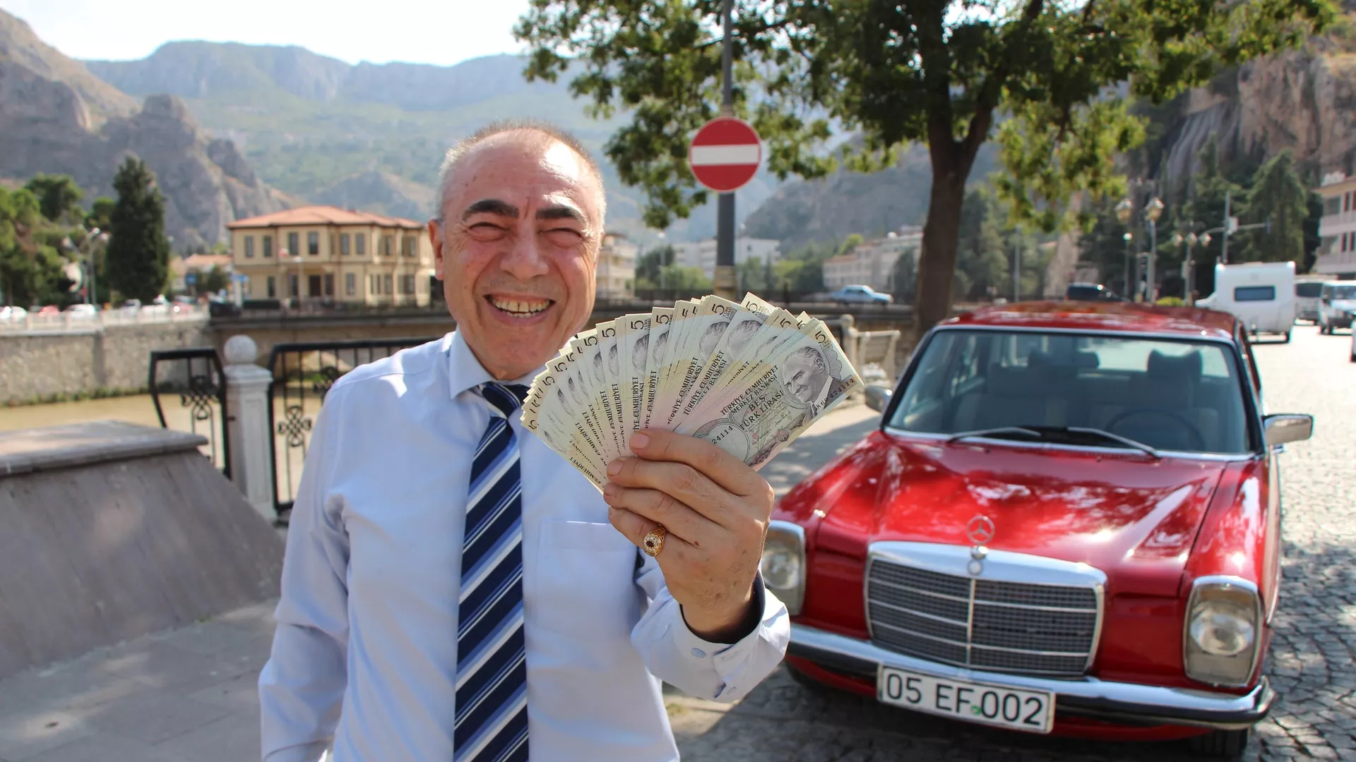 Arabasını alana para verecek