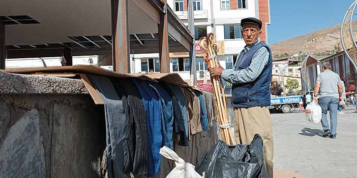 Hakkari kaldırımlarında 35 yıllık ekmek kavgası