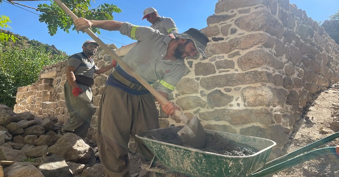 Çukurca'da 400 yıllık kale evler butik otele dönüşüyor