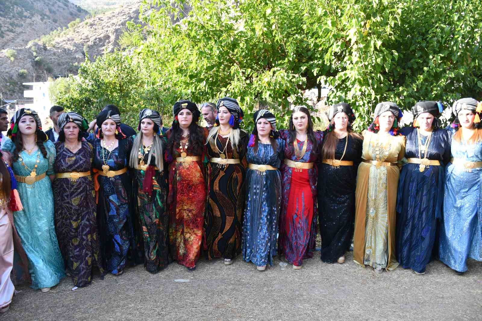 Aşiret kararı yöresel kıyafet giyme zorunluluğu