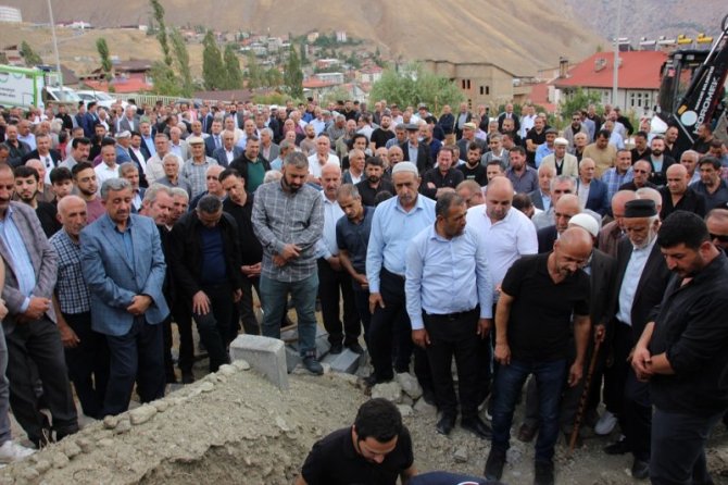 Kanat önderi Atlı binlerin katılımı ile toprağa verildi