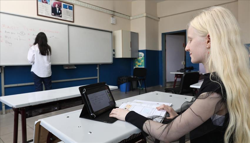 Türk Telekom, TahtApp uygulaması ile az gören çocukların yanında