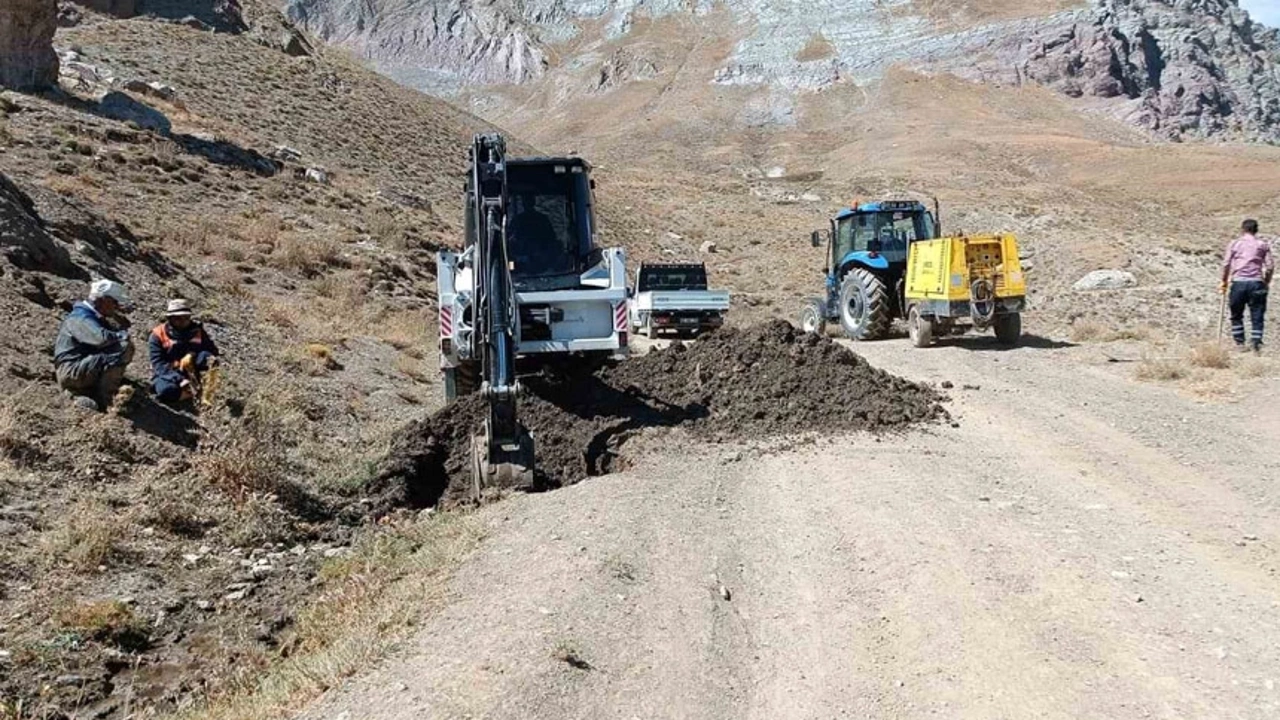 Hakkari 3 bin 500 rakımda arızalan isale hattı onarıldı