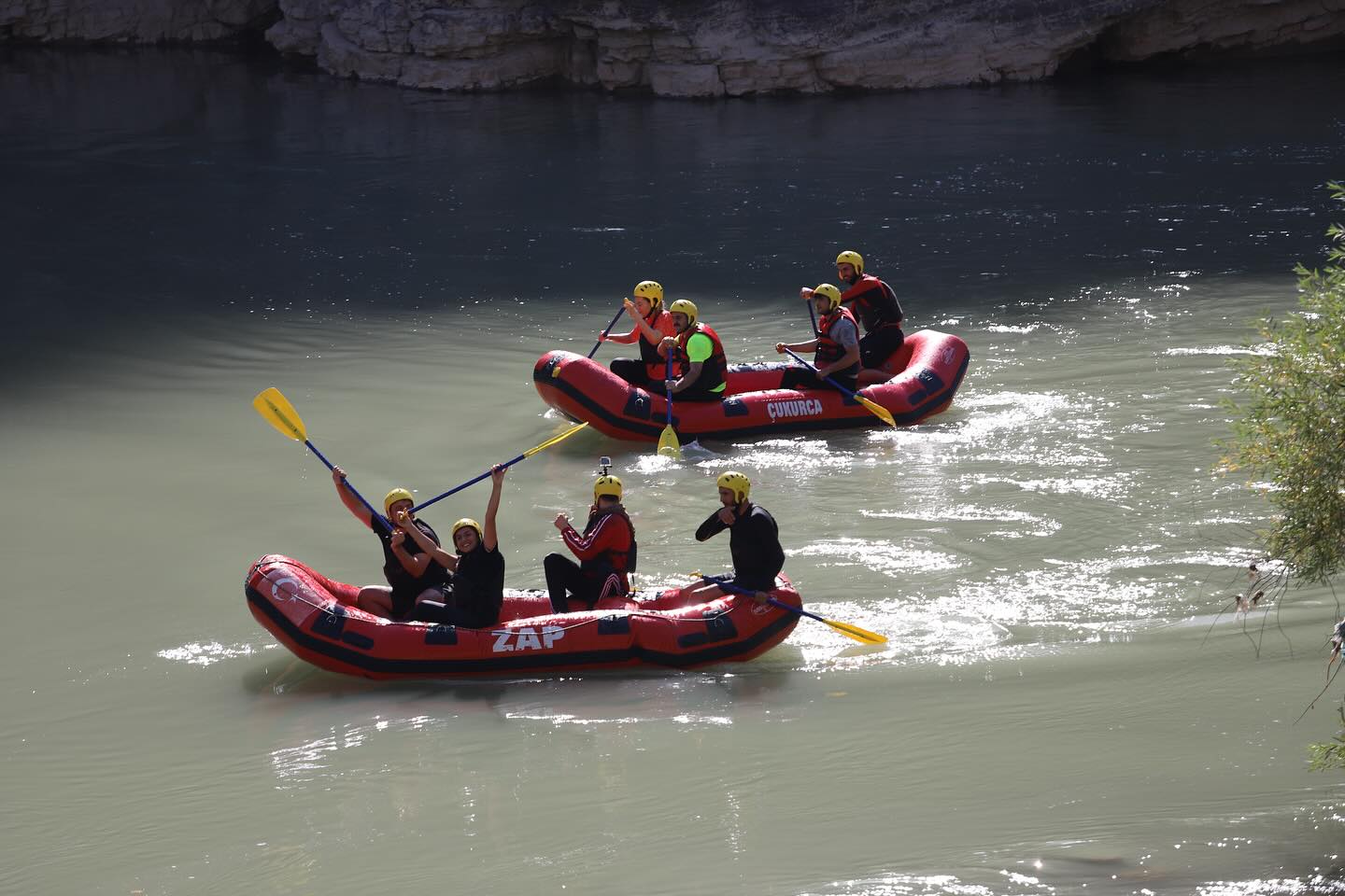 Çukurca’da rafting heyecanı devam ediyor