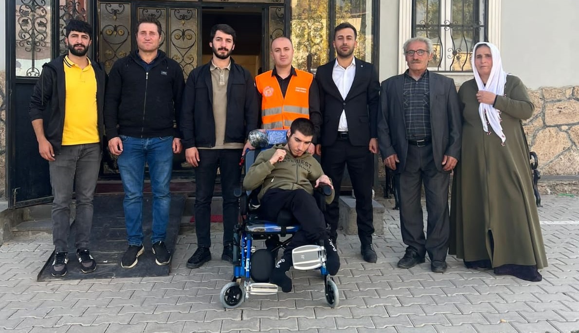 Engellilerin Pediatrik tekerlekli sandalye sevinci