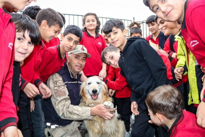 Hakkari'de, hayvanları koruma günü etkinliği