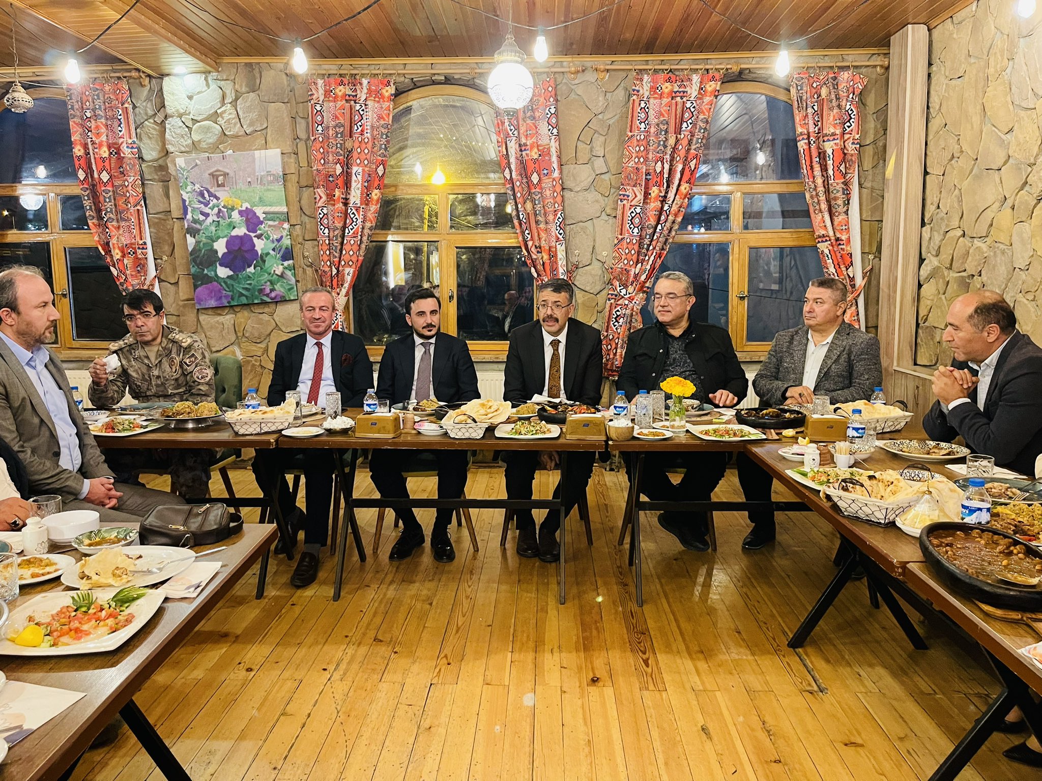 Hakkari MUSİAD'tan dayanışma  yemeği