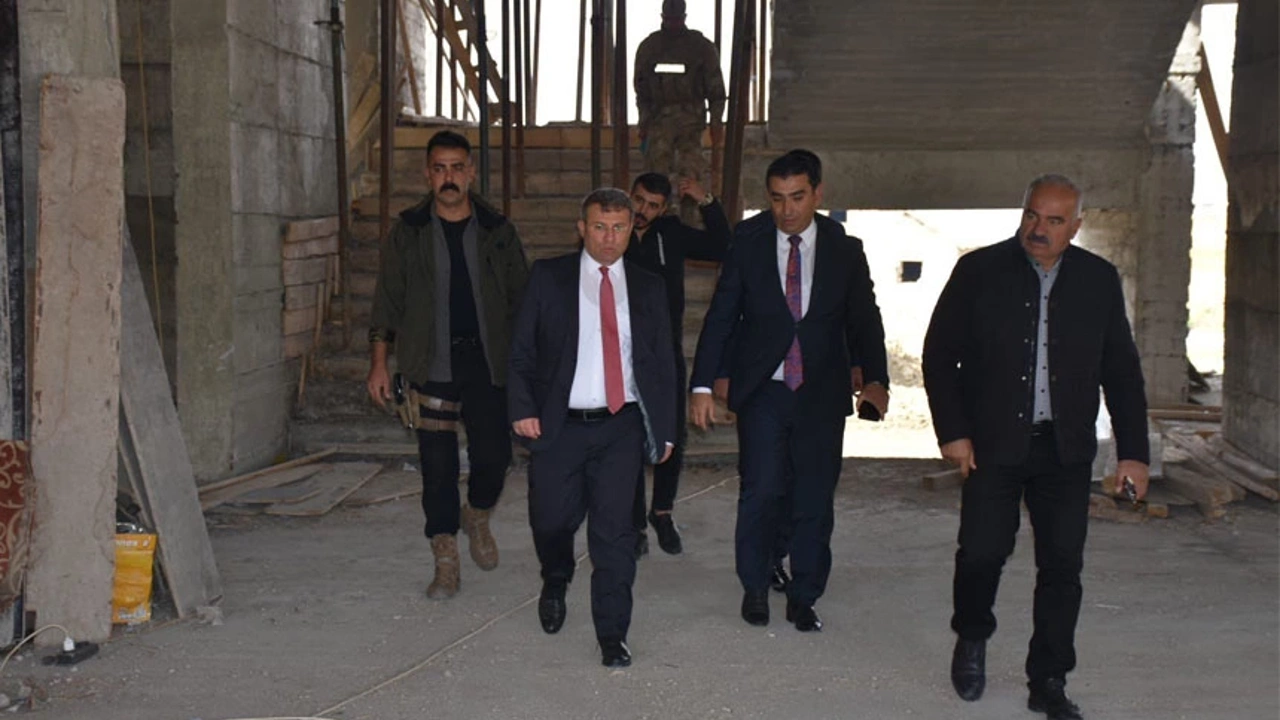 Kaymakam Çimşit okul inşaatlarını inceledi