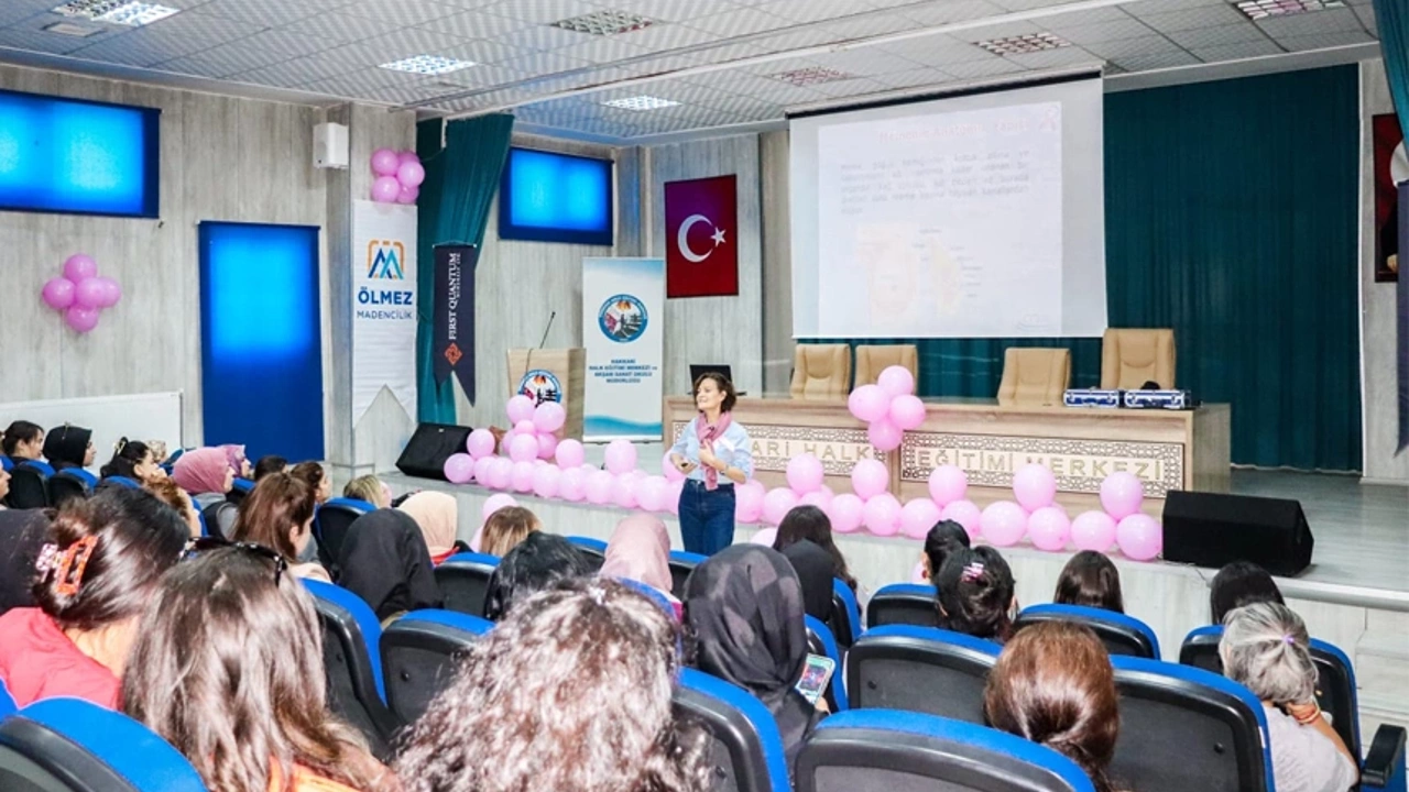 Hakkari'de Meme Kanseri farkındalık eğitimi gerçekleştirildi