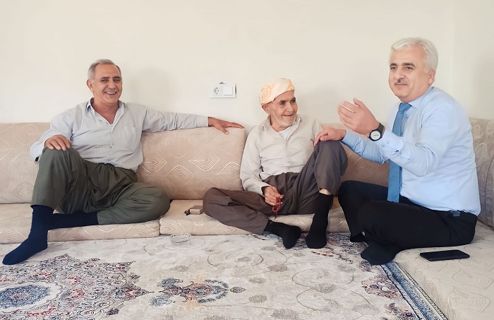 Derecik Müftü Vekili Demirel, hasta ve yaşlıları yalnız bırakmıyor