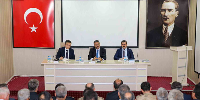 Vali Ali Çelik, muhtarlarla bir araya geldi