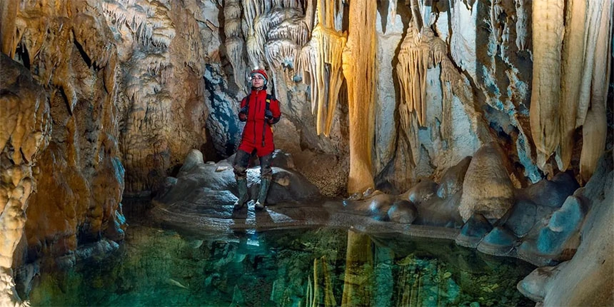 Hakkari'de keşfedilen mağaralar turizmine kazandırılacak