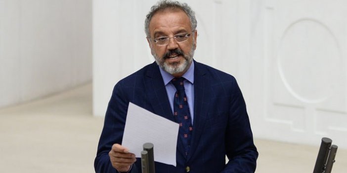 Sırrı Sakık’tan Kürsü Tepkisi: Salonu Terk Etti