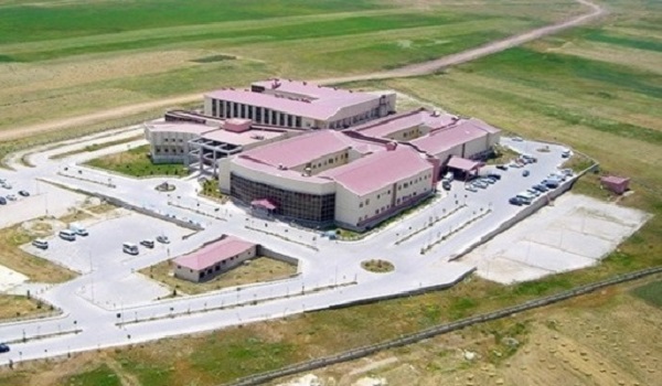 Yüksekova Devlet Hastanesi kantinindeki yüksek fiyatlara vatandaşlardan tepki